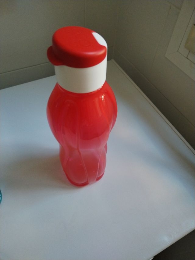 Botella 750cc Roja Tupperware
