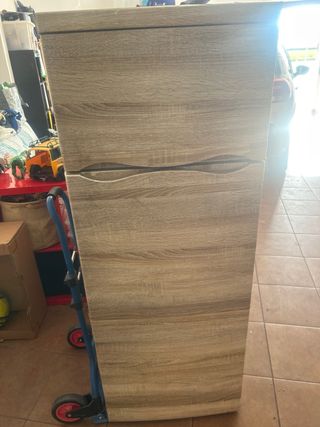 Nevera forrada en imitación madera
