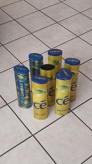 Scatole di latta Limoncè Stock