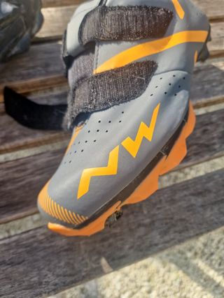 Northwave Spike 2 Calas Ciclismo (Número 43)
