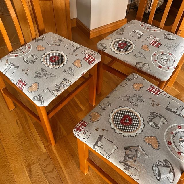 Mesa extensible redonda y sillas