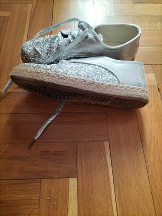 Zapatillas plateadas con brillo