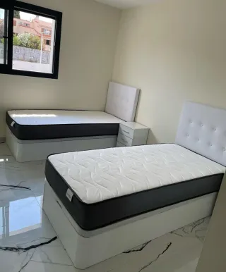 Canapés colchones sofás armarios mesas 