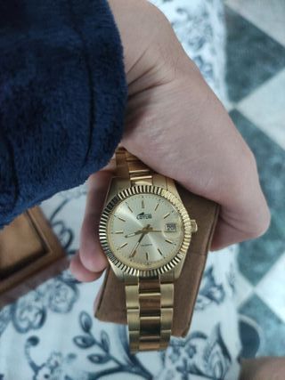 Diversi orologi, ognuno ha un prezzo,