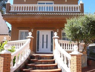 Chalet en alquiler en Montmar en Castelldefels