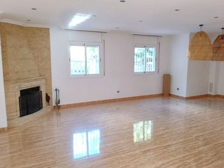 Chalet en alquiler en Montmar en Castelldefels