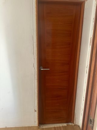2 Puertas macizas de madera