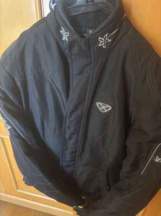 Cazadora de moto de mujer Nirvana casi nueva
