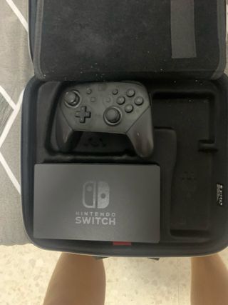 Nintendo Switch + Mando Pro + Maletín