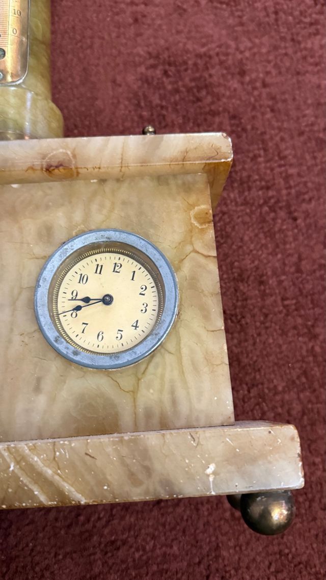 Barómetro antiguo de mármol con reloj