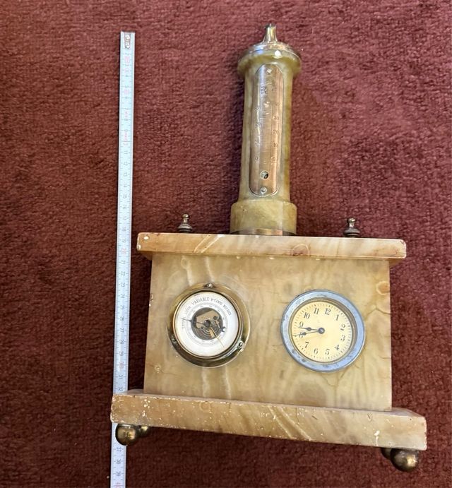 Barómetro antiguo de mármol con reloj