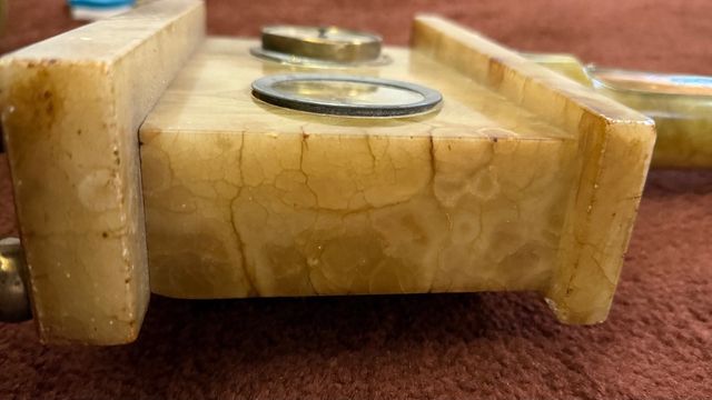 Barómetro antiguo de mármol con reloj