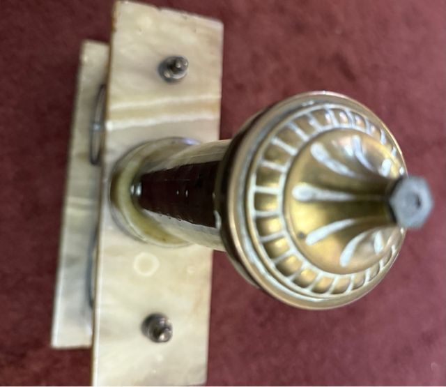 Barómetro antiguo de mármol con reloj