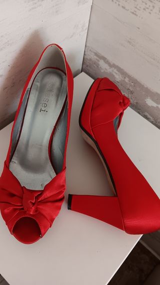 Zapatos de fiesta rojos