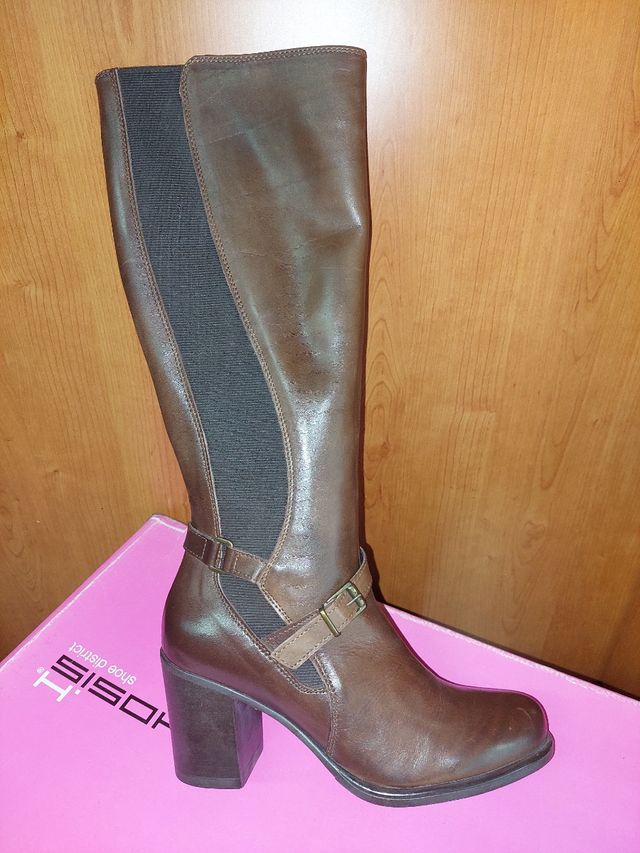 Stivale alto in pelle marrone