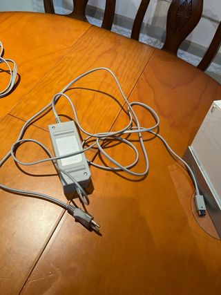 Nintendo Wii Blanca con Soporte y Cables