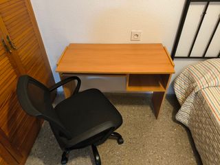 Escritorio y silla de oficina
