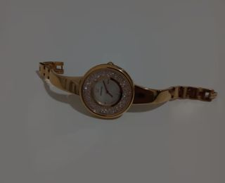 Reloj dorado con caja