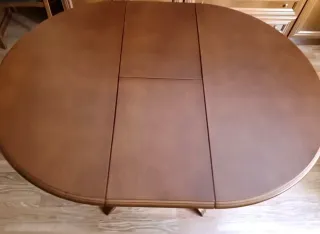 Mesa de comedor redonda de madera