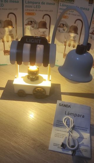 Lámpara de Escritorio Carrito con Osito Adorable 