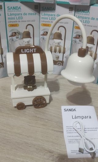Lámpara de Escritorio Carrito con Osito Adorable 