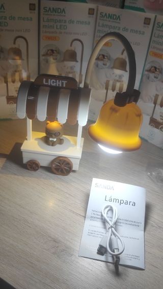 Lámpara de Escritorio Carrito con Osito Adorable 