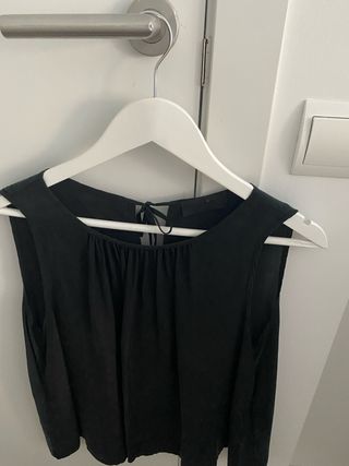 Blusa seda negra SIMORRA sin mangas