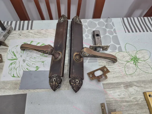 Lotes de cerraduras y llaves antiguas