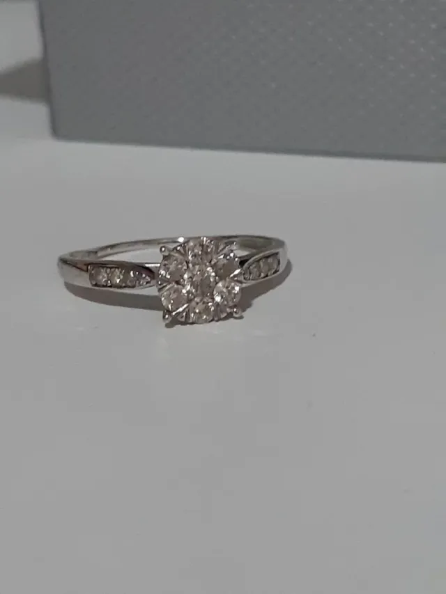 Anillo oro blanco diamantes