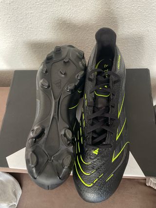 Botas de fútbol negras con detalles neón (Adidas)