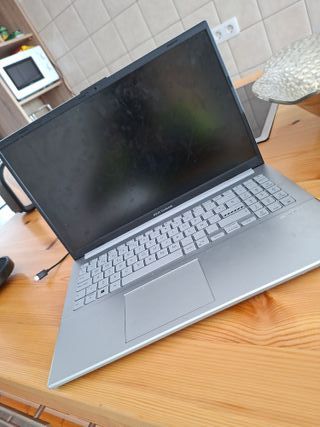 ASUS Vivobook Portátil Plata