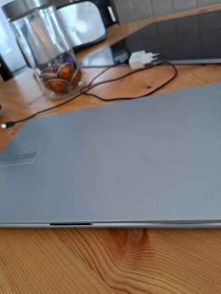 ASUS Vivobook Portátil Plata