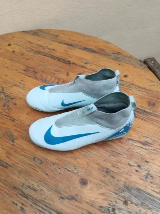 Botas de fútbol Nike Mercurial. Número 38.