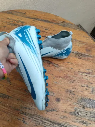 Botas de fútbol Nike Mercurial. Número 38.