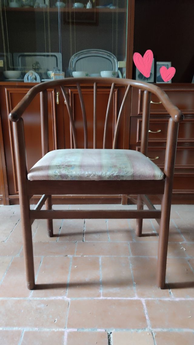 Vendo 2 sedie poltroncina con seduta imbottita