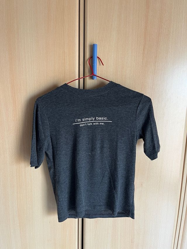 Camiseta gris i'm simply basic