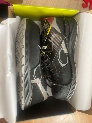 Zapatos de seguridad LD negros y rojos