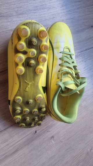 Botas de fútbol Puma amarillas