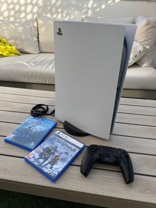 Playstation 5 + God Of War I y Ragnarok