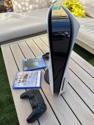 Playstation 5 + God Of War I y Ragnarok