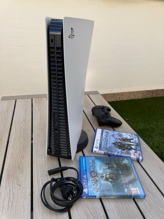 Playstation 5 + God Of War I y Ragnarok