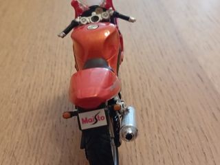 Triumph RS Modelo Moto a escala
