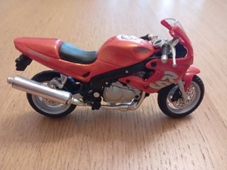 Triumph RS Modelo Moto a escala