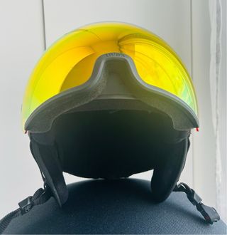 Casco de esquí con visera espejo