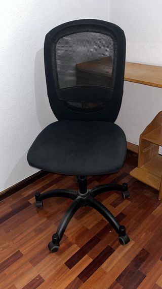 Silla de oficina ergonómica negra