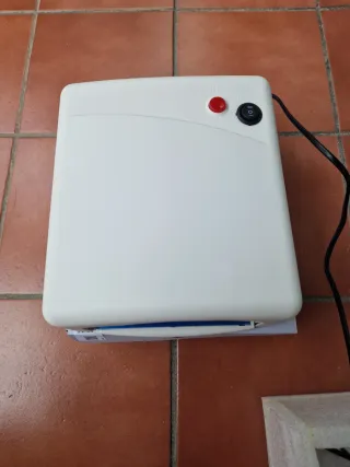 Lámpara UV para uñas nueva.