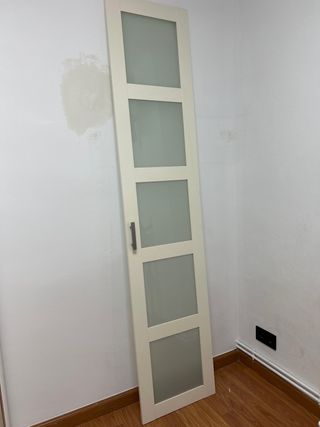 Puerta de armario con 4 paneles de cristal