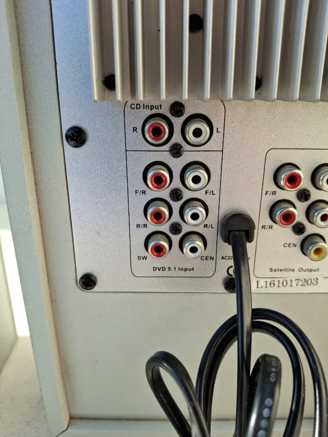 !OCASIÓN! Sistema Sonido Airis 5.1 Gris