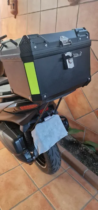 Baúl y anclaje Yamaha XMAX