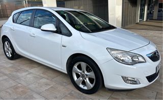 Opel Astra 2012